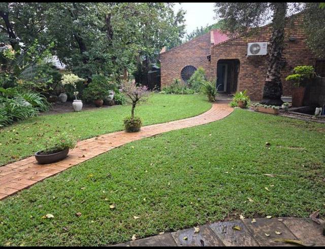 4 BEDROOM HOUSE FOR SALE IN GEELHOUTPARK